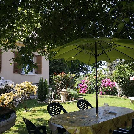 Au Jardin Fleuri Acomodação com café da manhã Secondigny Exterior foto