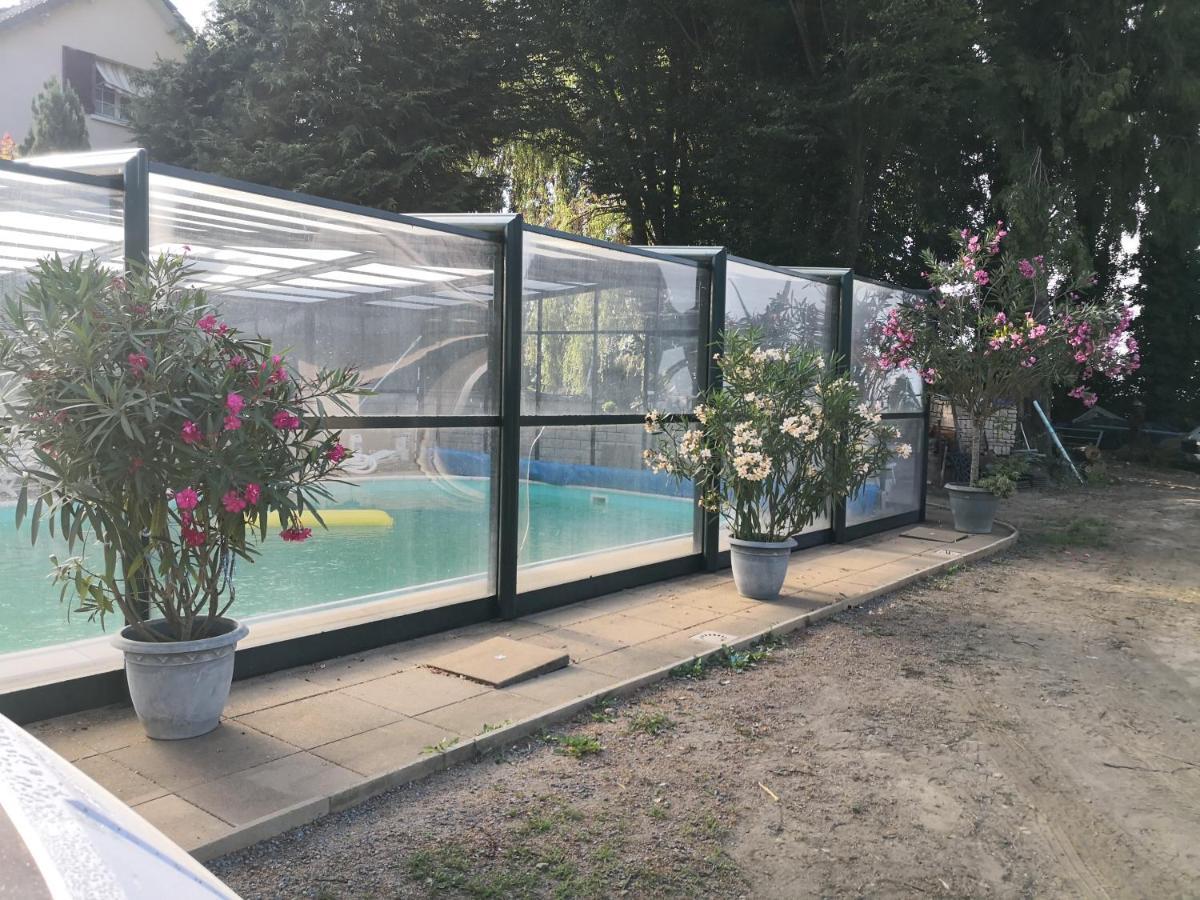 Au Jardin Fleuri Acomodação com café da manhã Secondigny Exterior foto