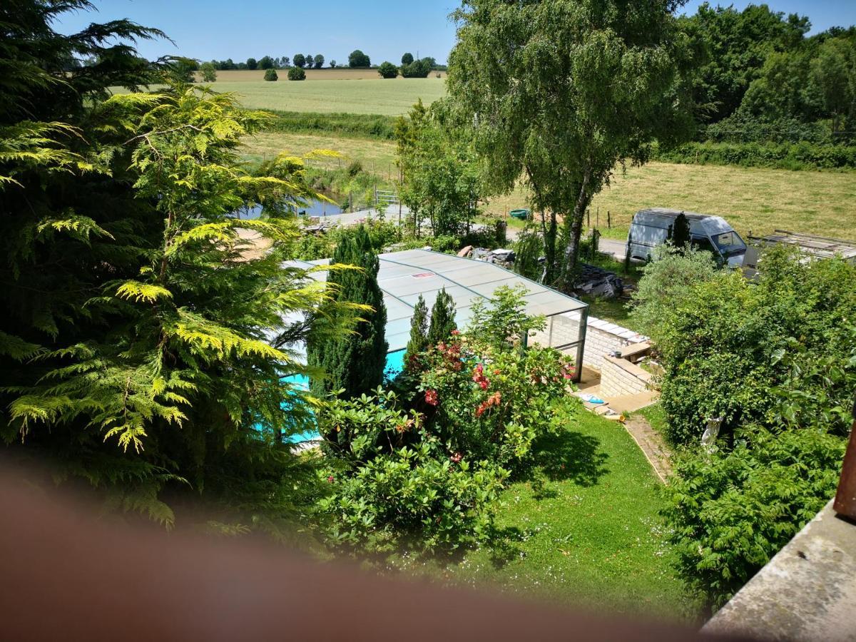 Au Jardin Fleuri Acomodação com café da manhã Secondigny Exterior foto